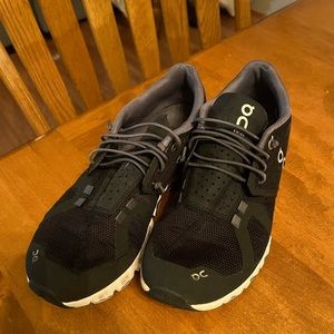 OnCloud Running Shoes. size 8. Black and grey with white bottoms